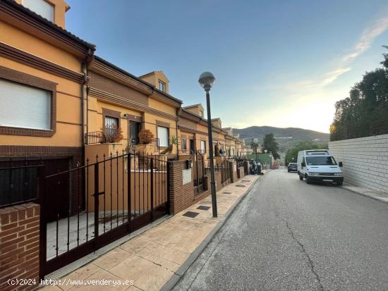 Venta de Casa Adosada en Urbanización VEGA ALTA en La Guardia - JAEN