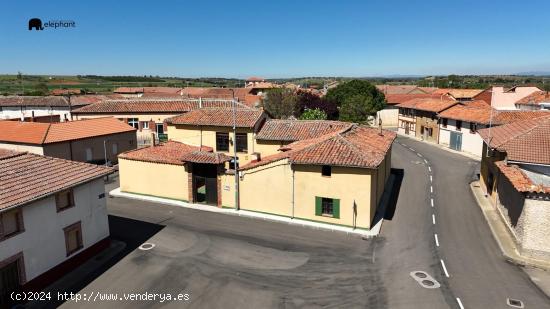 Casa solariega del S.XVIII  restaurada en Banuncias : Oportunidad única para inversión rural en LE