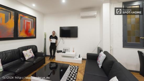 Habitación ideal con calefacción en un apartamento de 14 habitaciones, Puerta del Sol - MADRID