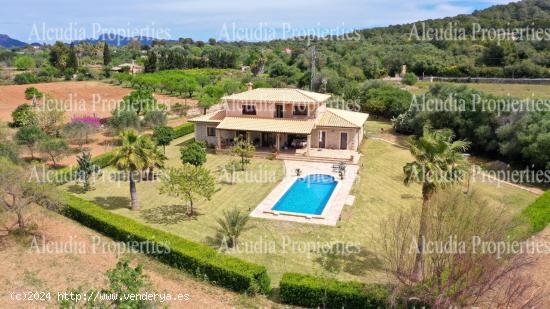 Finca con Piscina privada a poca distancia del centro de Alcudia. - BALEARES