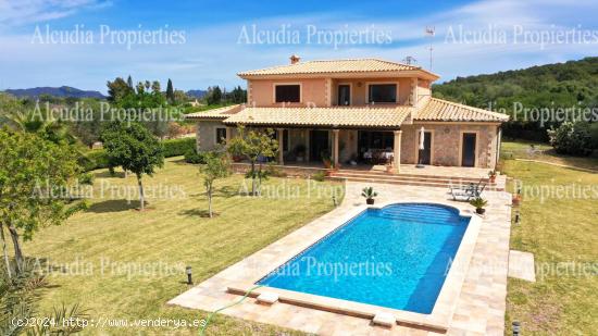 Finca con Piscina privada a poca distancia del centro de Alcudia. - BALEARES