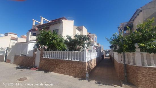  BUNGALOW PLANTA ALTA CON PARKING Y PISCINA. PLAYA FLAMENCA - ALICANTE 