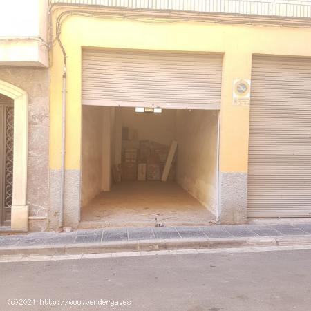 SE VENDE LOCAL  EN LA AVD SANTA ISABEL - ALMERIA