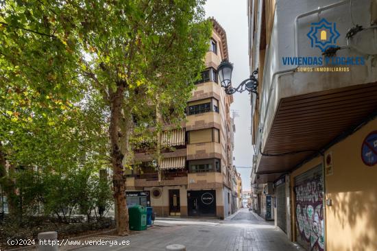 Amplio piso en Plaza de los lobos con Garaje opcional - GRANADA