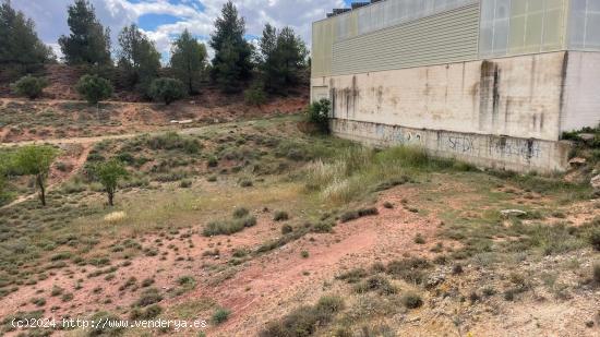  Se vende parcela de terreno rústico pegado al pabellón polideportivo de Fuentealbilla - ALBACETE 