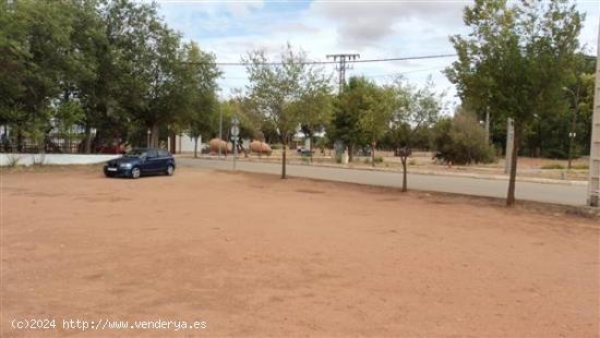 AMPLIA PARCELA JUNTO A LA LAGUNA DE VILLAFRANCA, SUPERFICIE RÚSTICA: 15400 METROS CUADRADOS  SUPERF