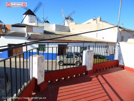 Vivienda en pleno corazón de Los Molinos de Campo  de Criptana. Cuenta con 3 dormitorios, baño com