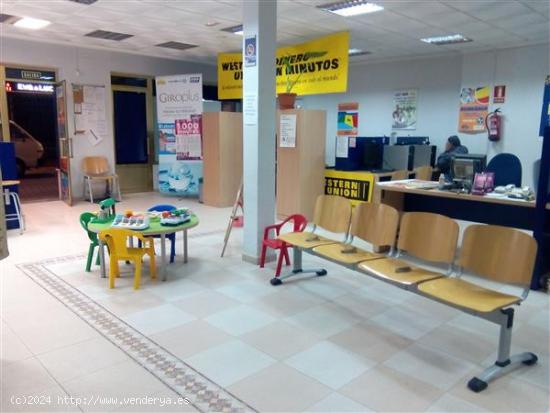 LOCAL CAFETERIA CON SALIDA DE HUMOS INSTALACIÓN DE AIRE ACONDICIONADO , BAÑOS Y ALMACÉN ,MEJOR VI