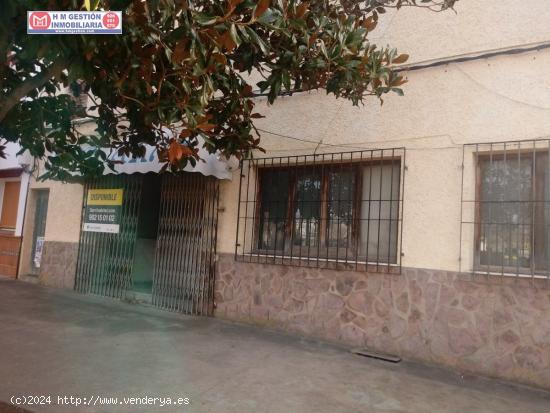 local comercial con piso de tres dormitorios en planta primera - CIUDAD REAL