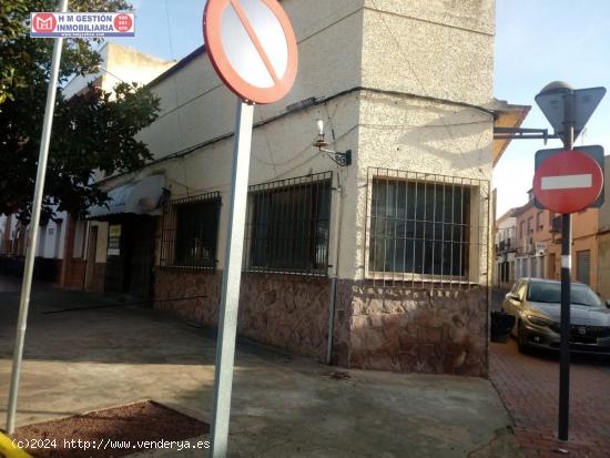 local comercial con piso de tres dormitorios en planta primera - CIUDAD REAL