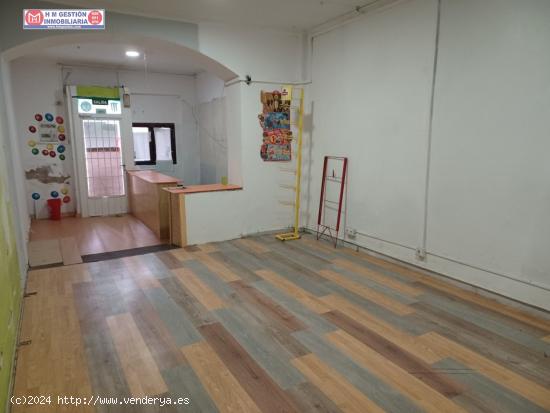 LOCAL COMERCIAL MUY PROXIMO AL CENTRO, ACTUALMENTE CON LICENCIA DE 24 HORAS - CIUDAD REAL