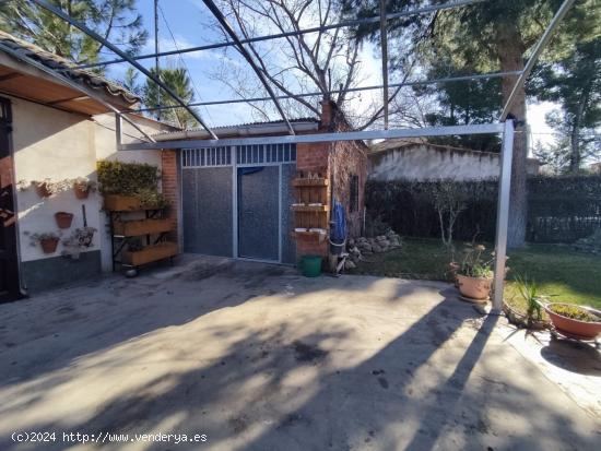 CHALET EN ALAMEDA DE CERVERA CON 550 m2 DE PARCELA, CASA DE 100 m2, PISCINA Y GARAJE - CIUDAD REAL