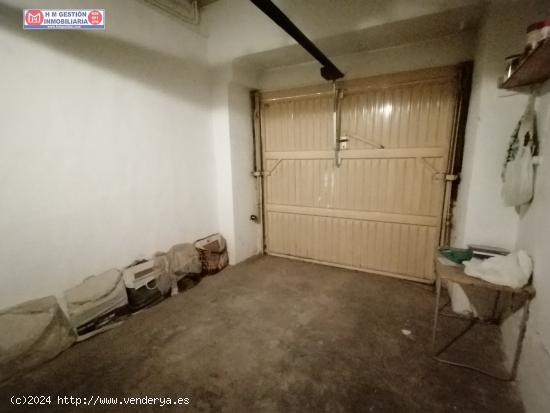 CENTRICA CASA DE 254 METROS DE PARCELA CON PATIO DE 120, DORMITORIO ABAJO Y GARAJE - CIUDAD REAL