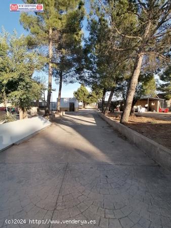 Casa en el campo sobre parcela de 30.000 metros con 400 olivos  y casa en Ctra. Manzanares - CIUDAD 