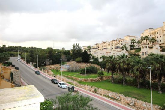 En Orihuela costa, en el campo de Golf y a 5 minutos del mar - ALICANTE