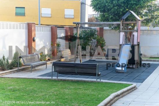 SE VENDE PISO DE TRES HABITACIONES ALMERIA - ALMERIA