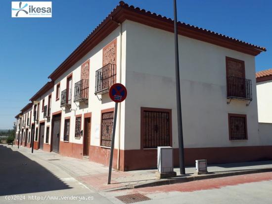 ESTUPENDA CASA ADOSADA DE ESQUINA A ESTRENAR EN PEDRO ABAD. A TAN SOLO 35 KM DE CORDOBA CAPITAL. - C