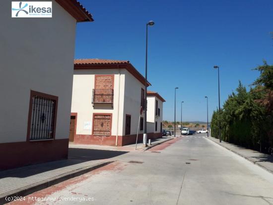 ESTUPENDA CASA ADOSADA DE ESQUINA A ESTRENAR EN PEDRO ABAD. A TAN SOLO 35 KM DE CORDOBA CAPITAL. - C