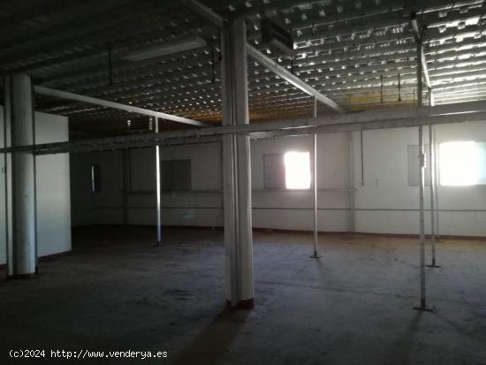 VENTA DE NAVE INDUSTRIAL EN SANTA BARBARA DE CASA. - HUELVA