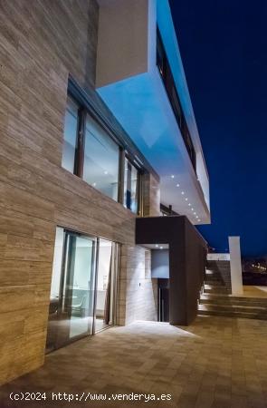 LUXURY VILLA  1ª LINEA DE PLAYA - ALICANTE