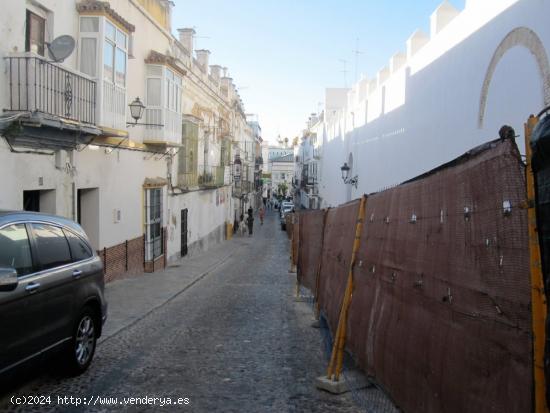 SOLAR EN UNA ZONA EMBLEMÁTICA PARA PODER CONSTRUIR SU PROPIA VIVIENDA - CADIZ