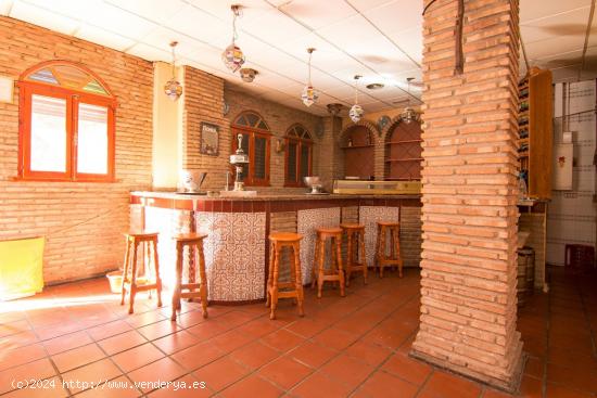 Local en venta con licencia de bar con cocina. Granada centro - Arabial. - GRANADA
