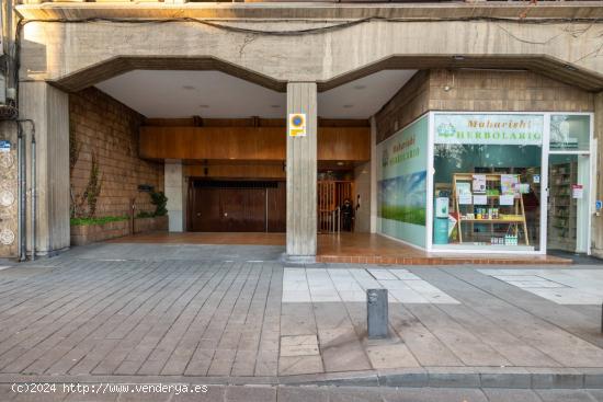 Estupenda plaza de garaje en Avenida de la Constitución - GRANADA