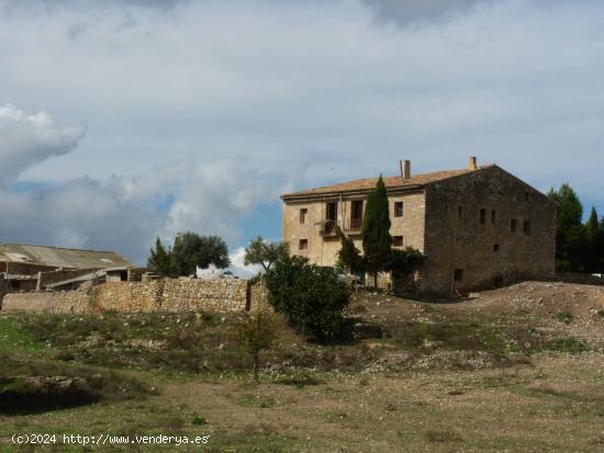  Finca Rústica de 1.000 hectáreas, con diferentes construcciones a restaurar - TARRAGONA 