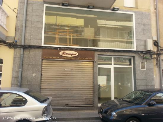  Gran local comercial, situado en el centro del pueblo - TARRAGONA 