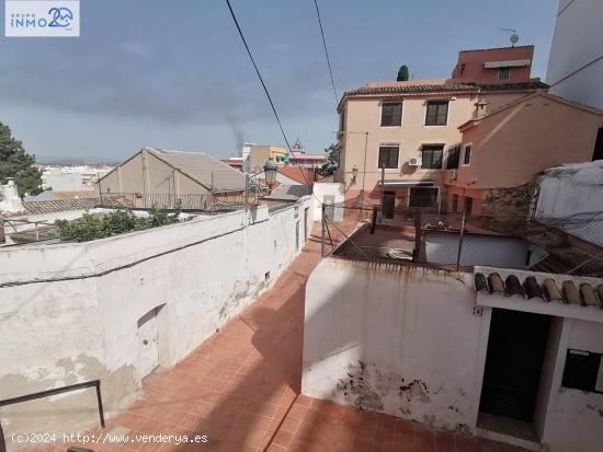 SOLAR JUNTO AYUNTAMIENTO DE PATERNA - VALENCIA