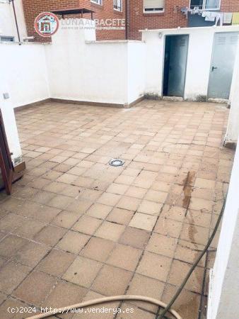 API LUNA AB VENDE BAJO CON VARIAS TERRAZAS Y AMPLIA PLAZA DE GARAJE - ALBACETE