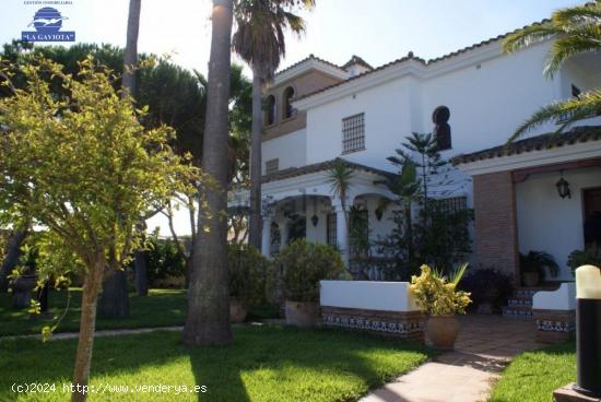  CHALET EN LA SEGUNDA PISTA DE LA PLAYA DE LA BARROSA - CADIZ 