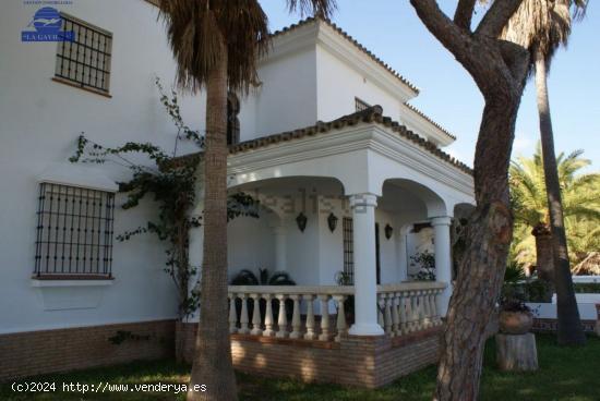 CHALET EN LA SEGUNDA PISTA DE LA PLAYA DE LA BARROSA - CADIZ