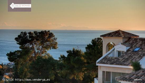 VILLA MINIMALISTA EN URBANIZACIÓN CON PISCINA EN TORREMUELLE - BENALMÁDENA - MALAGA