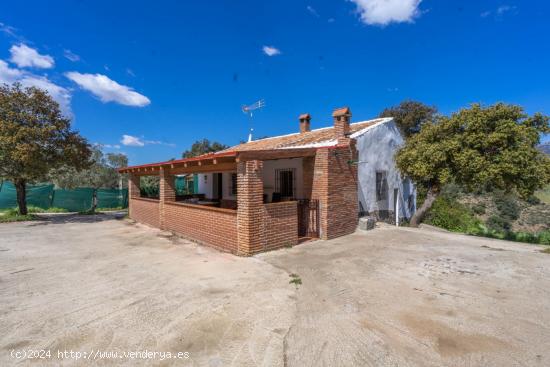 CASA RÚSTICA EN LOS MONTES DE MÁLAGA CON 150000 M2 DE TERRENO - MALAGA