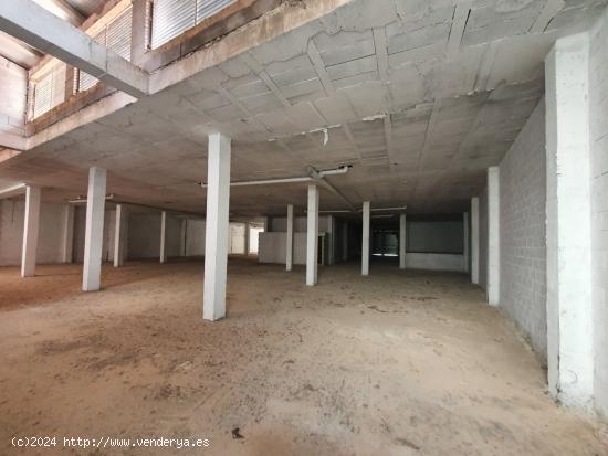 LOCAL EN VENTA Y ALQUILER DE 396M2 EN ZONA DE MUCHO PASO. - VALENCIA