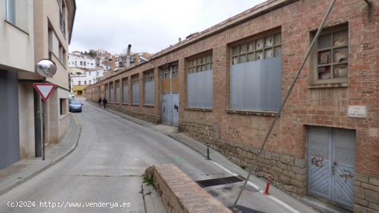 Solar al lado del Ayuntamiento, para construir 37 pisos aprox. - BARCELONA