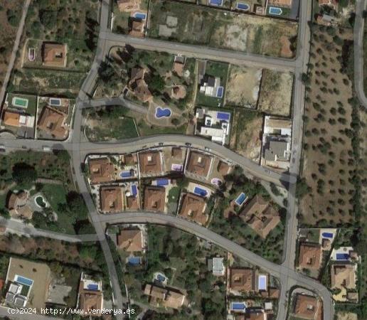 Terreno urbano dentro un exclusivo urbanización cerrado - MALAGA