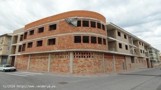 Obra parada en calle Eduardo Otero - MURCIA