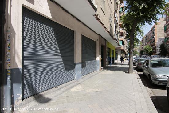 Local comercial junto hipercor - GRANADA