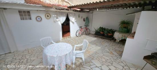 CASA CON GRAN PATIO EN VIRGEN DE LAS HUERTAS - MURCIA