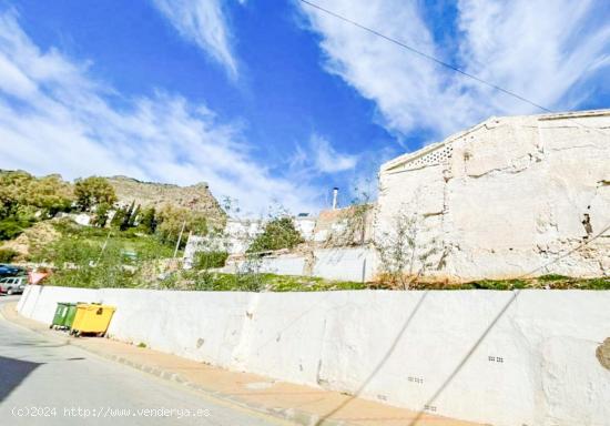 SOLAR CON PROYECTO EN EL CENTRO DE ÁLORA. MÁLAGA - MALAGA