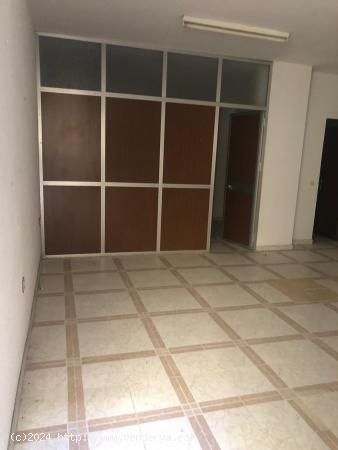 LOCAL COMERCIAL IDEAL PARA OFICINA O CENTRO TERAPEUTA - CADIZ