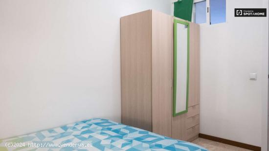  Alegre habitación en alquiler en apartamento de 5 dormitorios en Alcalá. - MADRID 