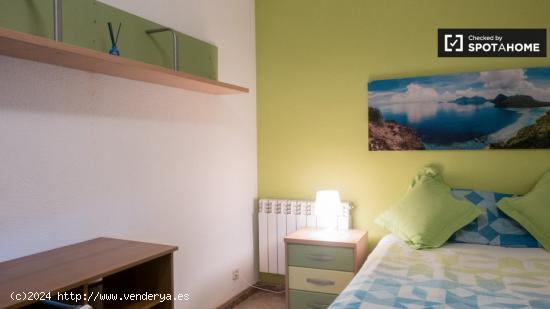 Alegre habitación en alquiler en apartamento de 5 dormitorios en Alcalá. - MADRID
