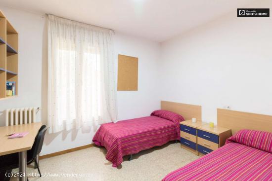 Se alquila habitación en piso de 1 dormitorio en Eixample, Barcelona - BARCELONA