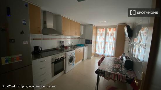 Apartamento completo de 2 dormitorios en Denia - ALICANTE