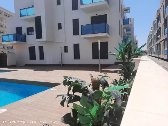 Precioso apartamento, con licencia turistica solicitada y con piscina comunitaria - ALICANTE