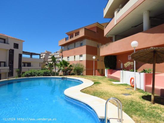 AMPLIO APARTAMENTO SEMINUEVO CON VISTAS AL MAR de 115 m2 en Torrequebrada - MALAGA