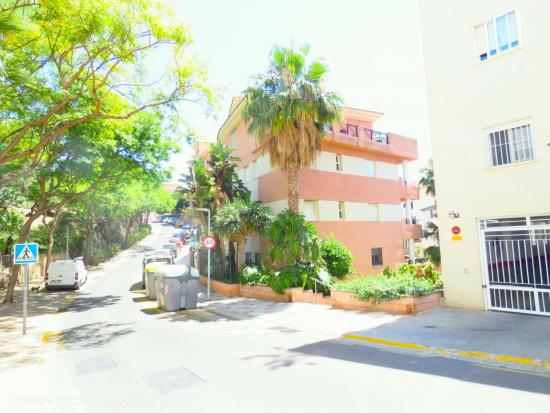 AMPLIO APARTAMENTO SEMINUEVO CON VISTAS AL MAR de 115 m2 en Torrequebrada - MALAGA